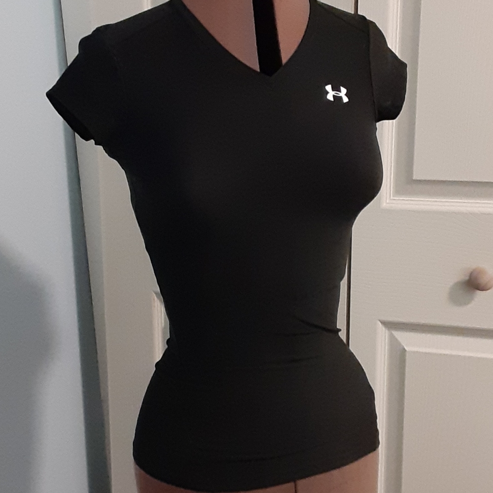Under Armour HeatGear XS compression top